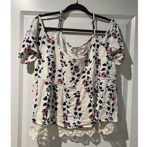 Off the shoulder floral top with gorgeous lace detail, Size XXL